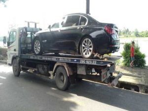 cuu-ho-bmw750-vo-ket-nuoc