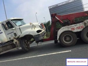 cuu-ho-xe-cong-va-mec-tai-nan-dai-lo-thang-long