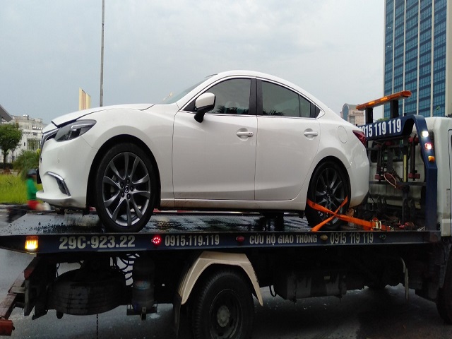 cuu-ho-o-to-tai-cau-nhat-tan