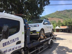 hình ảnh cứu hộ ô tô bigc long biên